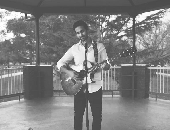 Melbourne Acoustic Solo Singer Andrew